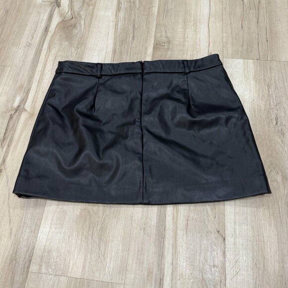 ZARA Black Faux Leather Mini Skirt Size Large Zip Up - Picture 5 of 8